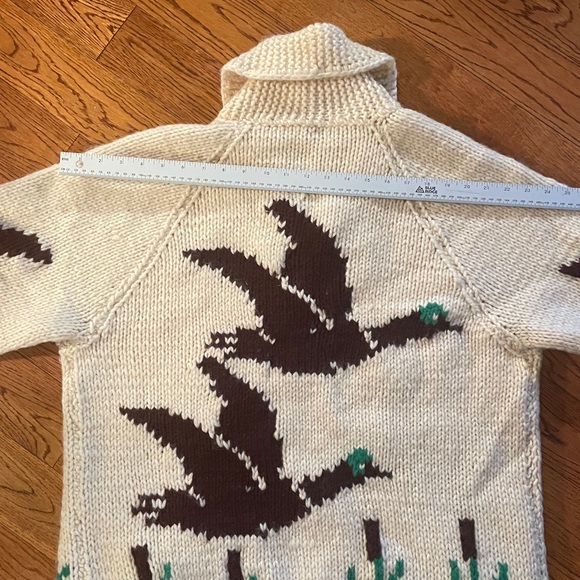 Mens Vintage duck sweater.  Wool feel.  Aprox XL to 2XL.  HANDMADE chunky knit. - Picture 17 of 17